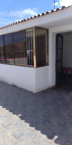 Imagen 2 de 15 de Casa Posada En Venta En Caraballeda Palmar Oeste Edo. La Guaira Cv-cll042