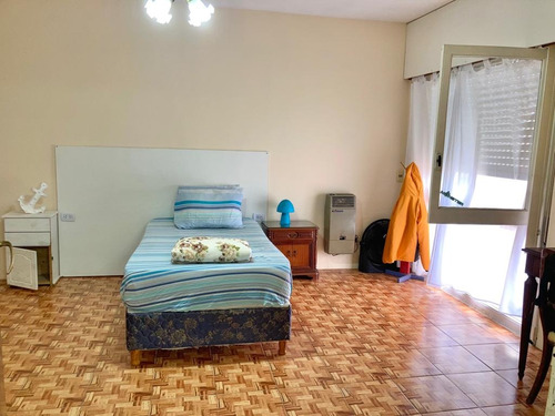 Venta De Casa Más Departamento Tres Ambientes