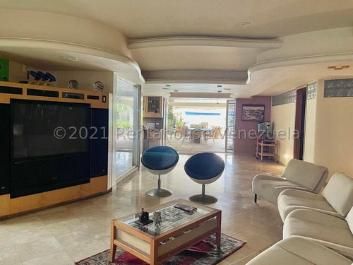 Hermosa Casa De Arquitectura Y Acabados De Lujos ,en Venta Ubicada En Los Chorros 24-4385
