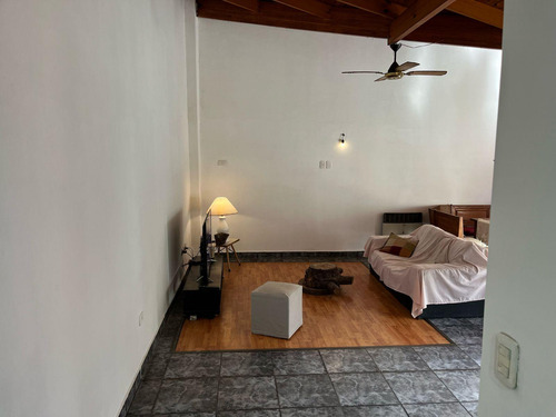 Casa A La Venta De 3 Dormitorios En 505 Bis Y 12 Gonnet