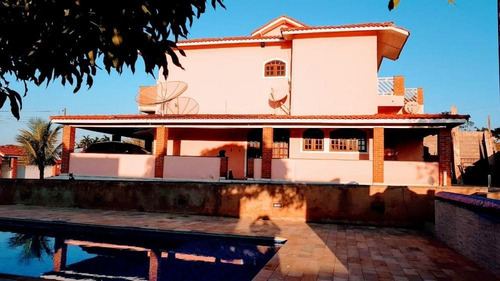 Imagem 6 de 30 de Essa É A Casa Perfeita Para Quem Está Em Busca De Segurança E Principalmente Conforto , Confira: - 1376