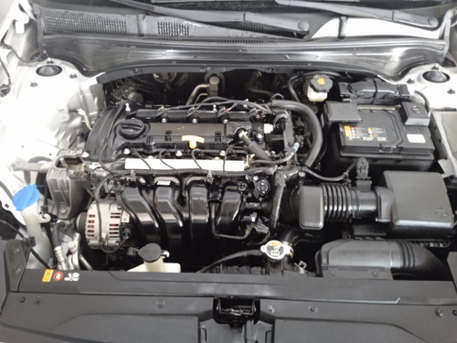 Imagen 10 de 10 de Kia Forte Lx 4cil. 2.0l Ta Sedan 2020 Silky Silver 238/21