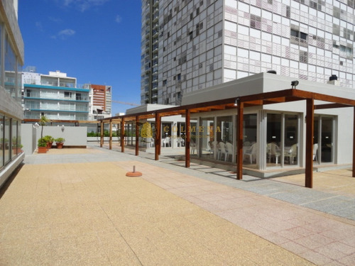 Apartamento En Peninsula 2 Dormitorios- Ref: 4025