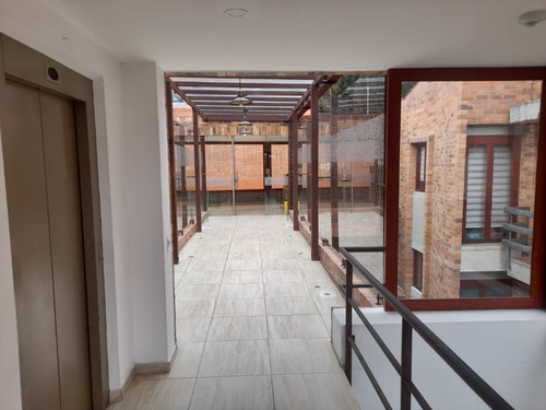 Hermosa Casa Con Terraza En Venta En Bosques De Pino