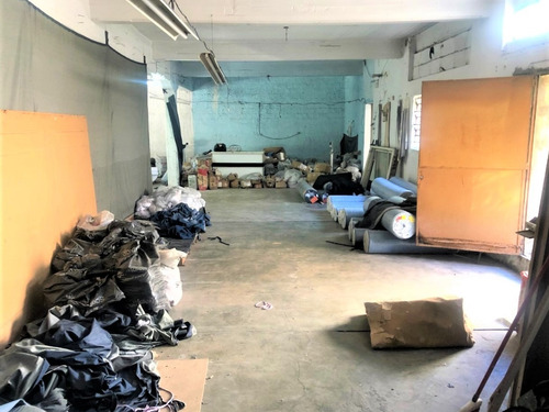 Imagen 10 de 14 de Gran Deposito - Barrio Don Bosco // Virrey Cisneros 467