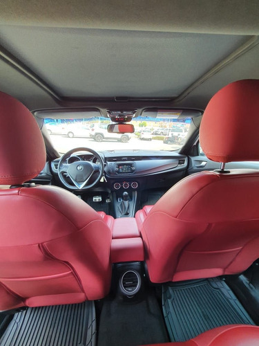 Imagen 11 de 15 de Alfa Romeo Giulietta 2018 1.7 Veloce Tct At