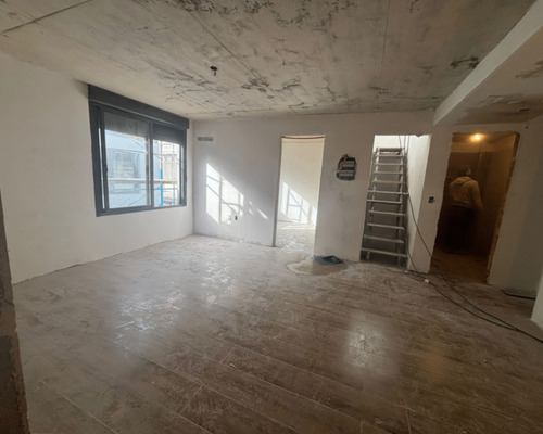 Venta De Apartamento 2 Dormitorios Duplex Con Patio Y Parrillero Tipo Casita