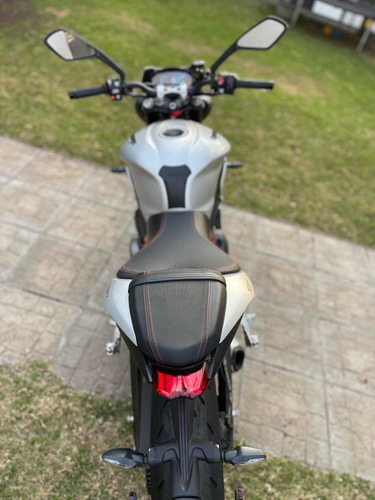 Imagen 3 de 8 de Triumph Triple Street 765 R