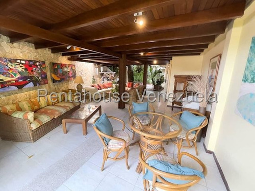 Agp Casa Con Cocina Moderna, Excelente Área De Reuniones, En Venta Ubicada En Calle Cerrada, En Alta Florida 25-11358 Ys