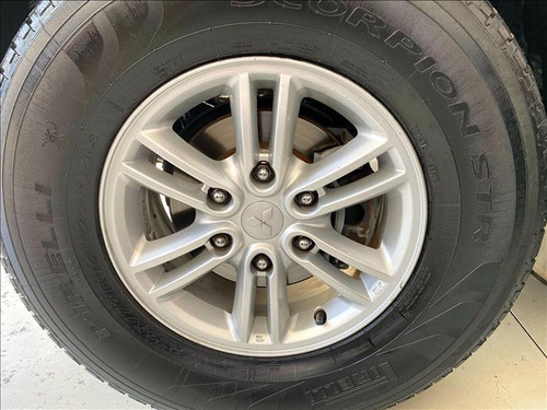 Imagem 8 de 14 de Mitsubishi L200 3.5 Triton Hpe Flex Cab. Dupla 4x4 Aut. 4p
