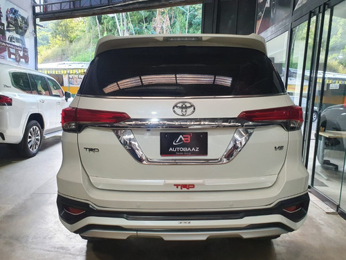 Imagen 5 de 15 de Toyota Fortuner Trd Automática 4x4