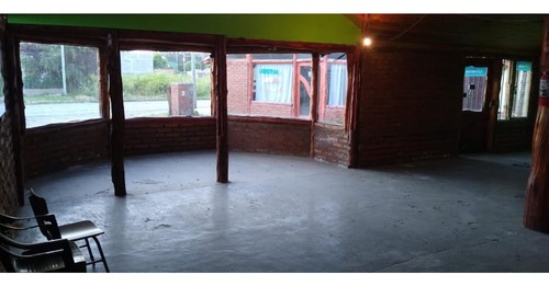Complejo De 2 Locales Comerciales, 1 Departamento Y 5 Monoambientes Tipo Dormis En Cholila -chubut