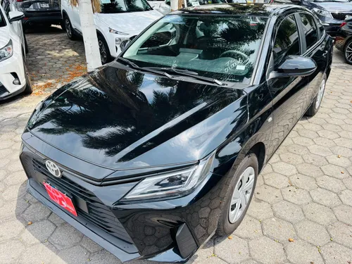 Toyota Yaris 4p Sedán Base L4/1.5 Aut