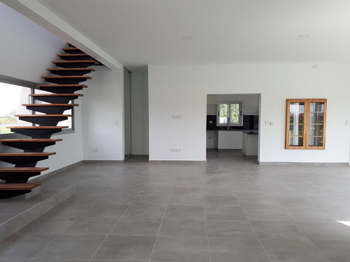 Imagen 3 de 17 de Casa En Venta El Canton Bº Islas A Laguna C/pileta