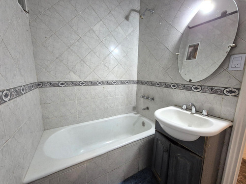 Ph En Venta En Costitucion De 4 Ambientes. Bajas Expensas