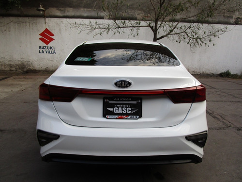 Imagen 14 de 15 de Kia Forte 4p L 2.0l,tm6,a/ac.,ve,r16