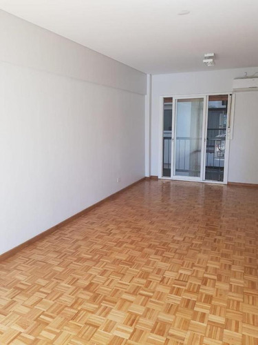 Imagen 3 de 9 de Venta De Departamento En Av. Chenault 1700, Las Cañitas, Belgrano.