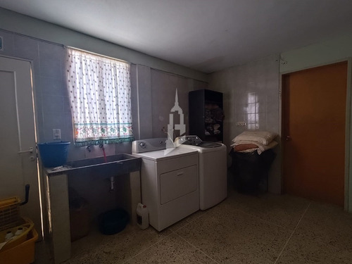 Casa Quinta En Calle Cerrada, Sector Campo B De Ferrominera