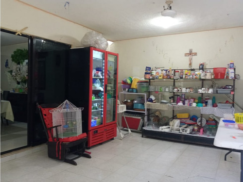 Casa En Venta En El Centro, De 6 Recamaras, Locales Y Piscina