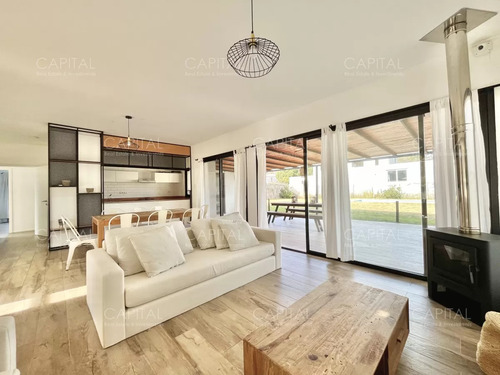 Casa De 3 Dormitorios En Barrio Privado, Zona Colegios .