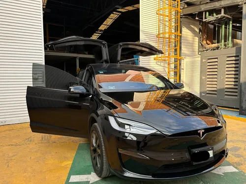 Tesla Model X 2024