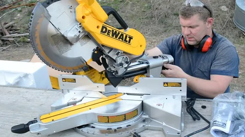 Sierra ingletadora dewalt deals dws780