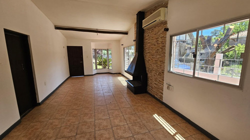 Ml Propiedades Vende, Hermosa Propiedad, 2 Casas En Mismo Padrón, Excelente Estado, 1 Cuadra De Giannattasio Al Norte.