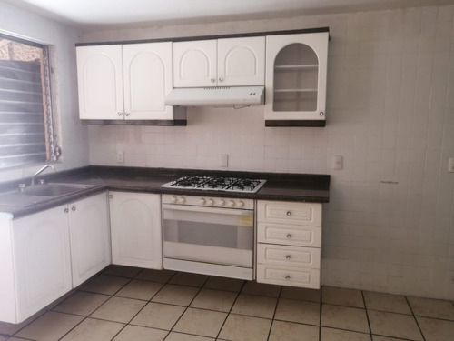 Imagen 5 de 13 de Casa En Renta De 3 Hab Uso De Suelo Comercial Cerca Del Cent