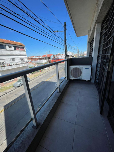 Departamento 4 Ambientes Con Balcón Al Frente, Lavadero Y Cochera - Wilde