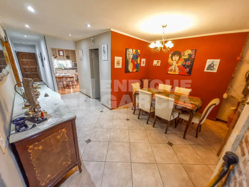 Venta Casa En Lote Propio 6 Ambientes Quincho Jardin Garage