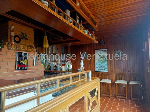 Casa Duplex En Venta Remodelada Con Espacio De Jardín Semi Amoblada Los Castores San Antonio De Los Altos Negociable