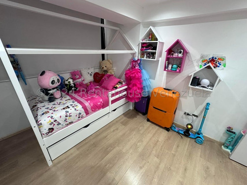 Penthouse,cuenta Con Tres Niveles,sistema De Seguridad De Ultima Generacion. Esta En La Boyera