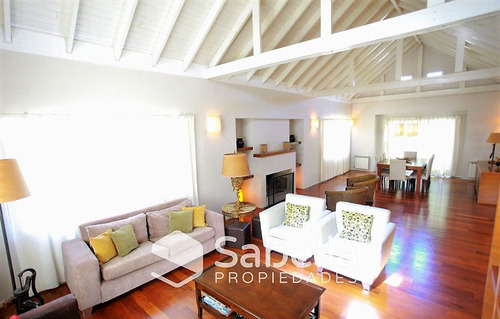 Venta De Casa De 4 Dormitorios En Grand Bell I.