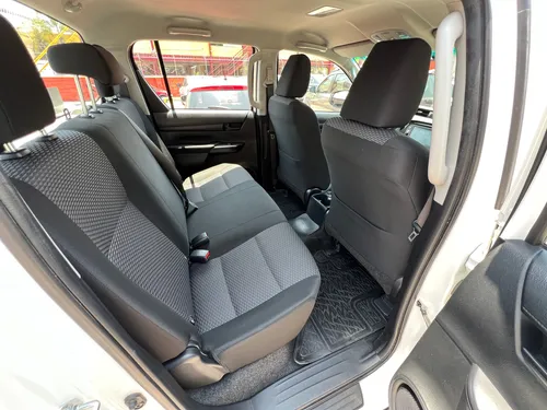 Toyota Hilux 2.7 Cabina Doble Sr Mt
