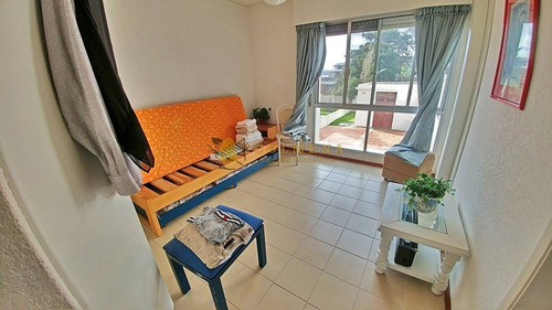 Apartamento En Muy Buena Ubicacion Frente Playa Mansa, De 4 Dor, Con Balcon Con Parrillero. Consulte!!!!!!!!- Ref: 2182