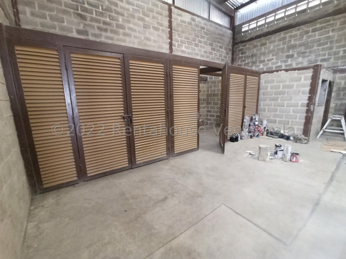 Galpón Nave Industrial Almacén Bodega Comercial En Venta En A Unos Metros De La Avenida Internacional Turmero Maracay Cuenta Con Tanque Subterráneo De Agua Área De Carga Y Almacenamiento Nela 23-139