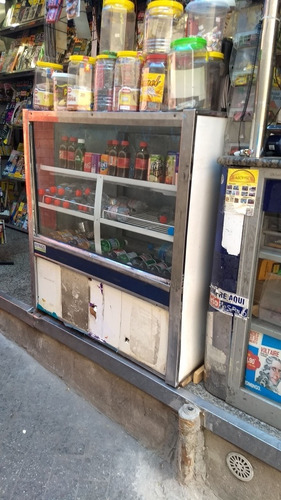 Imagem 2 de 2 de Banca De Jornal