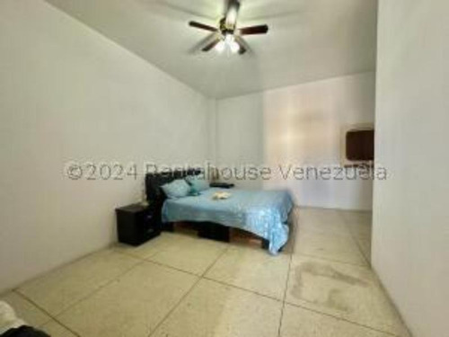 #24-20536 Espectacular Casa Bifamiliar En Vista Alegre