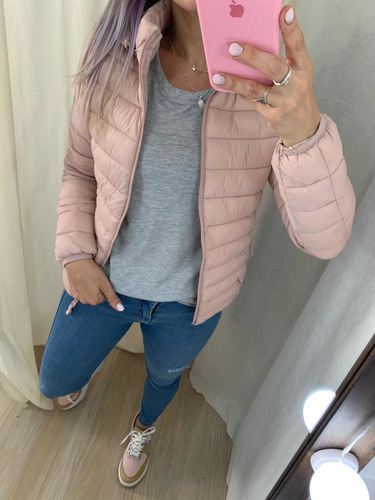 Imagen 9 de 9 de Campera Ultralivina Corta Simil Pluma Mujer The Big Shop