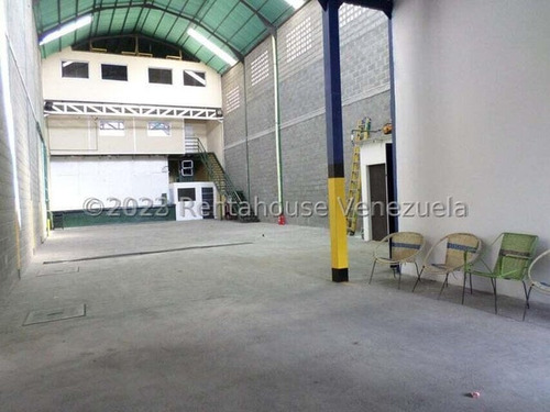 Gisselle Lobo Alquila Excelente Galpon Comercial Ubicado En Zona Centrica De Barquisimeto, Posee Portones, 2 Oficinas, Baños, Congelador, Linea De Cantv, Tanque De Agua Aereo Y Mas....!!!!! 2 4 6 5 2