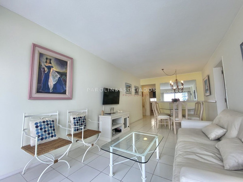 Imagen 5 de 24 de Venta De Apartamento De 2 Dormitorios En Edificio Torre Marina Punta Del Este