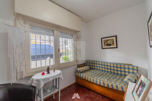 Venta De Casas De Altos En Malvin A Metros Del Mar, Cochera