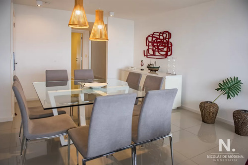 Departamento De 3 Dormitorios En Venta. Gran Oportunidad En Playa Mansa.