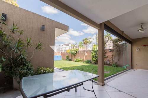 Venta Casa 6 Ambientes Con Amplio Parque En Barrio Pileta , Ramos Mejia.