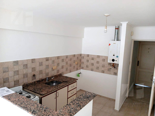 Alquiler 1 Dormitorio, Frente Con Balcón
