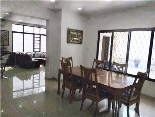 Hermosa Quinta En Colinas De Bello Monte, 437m2, 4 Hab, 3 Baños, 6 Puestos, Alq
