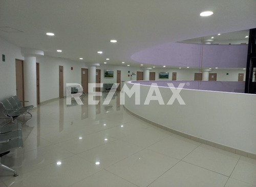 Imagen 2 de 21 de Consultorio Equipado - Comercial En Renta