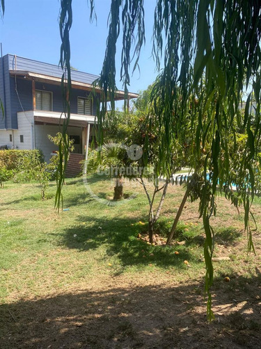 Casa En Venta De 5 Dorm. En La Florida