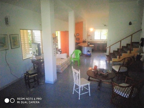Imagen 2 de 26 de Se Ofrece En Venta Linda Y Amplia Casa En Higuerote Ciudad Balneario
