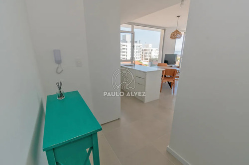 Altos De Piriápolis- Apartamento En Alquiler Anual, Frente Al Mar, Vista Inmejorable. Dos Dormitorios Uno De Ellos En Suite. No Dudes En Consultar